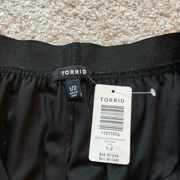 New Torrid black floral midi skater skirt - Picture 2 of 3